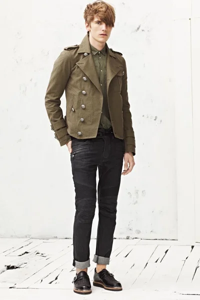 Look 16